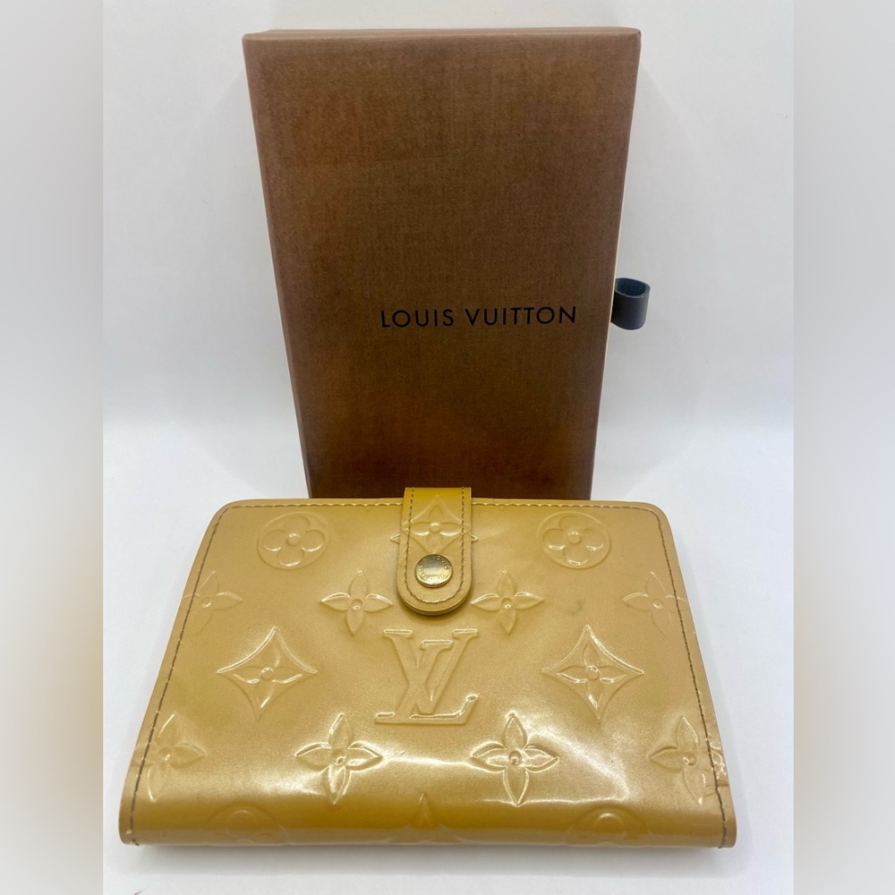 Louis Vuitton Gold vernis kisslock wallet with box